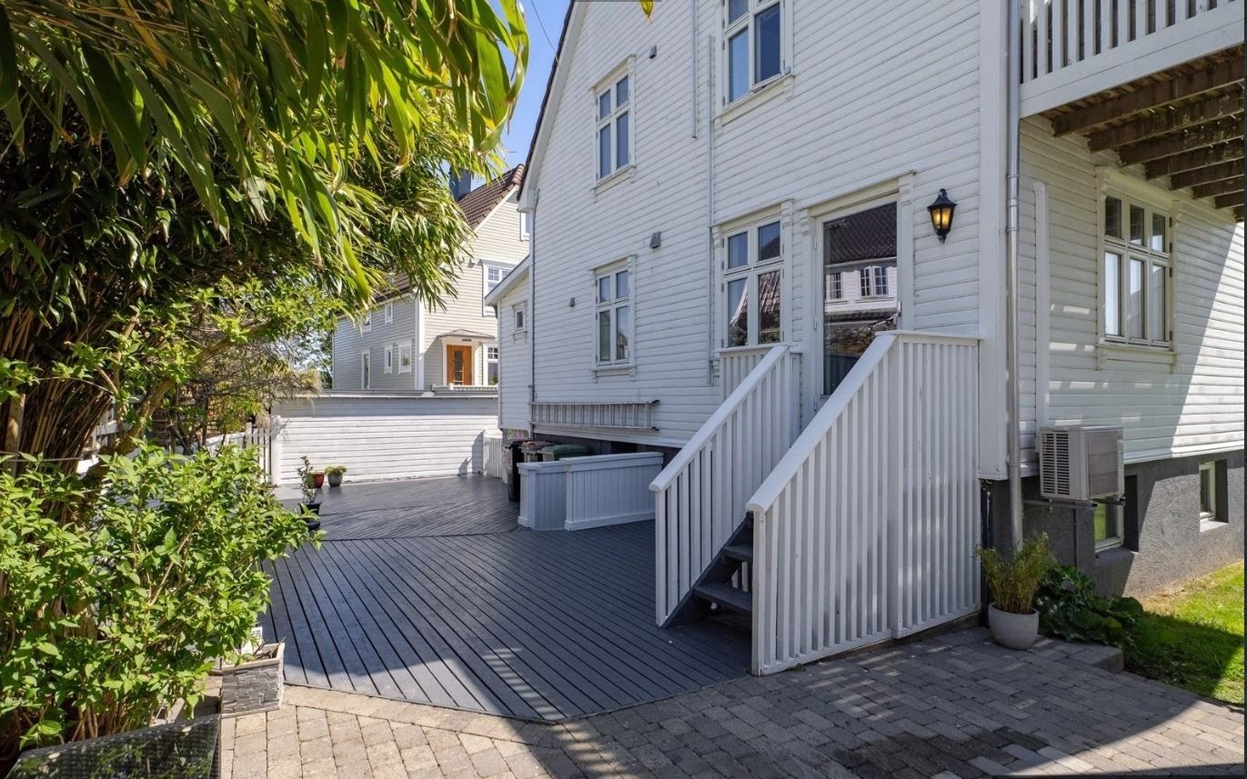 Inngangsparti samt terrasse Galleribilde