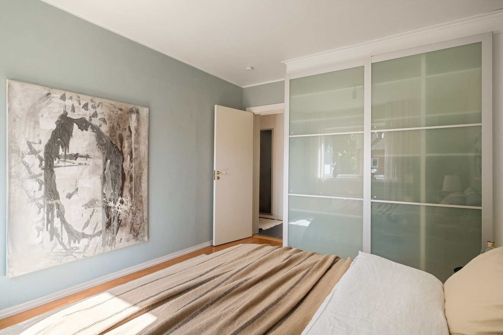 Garderobeskap følger boligen. Galleribilde