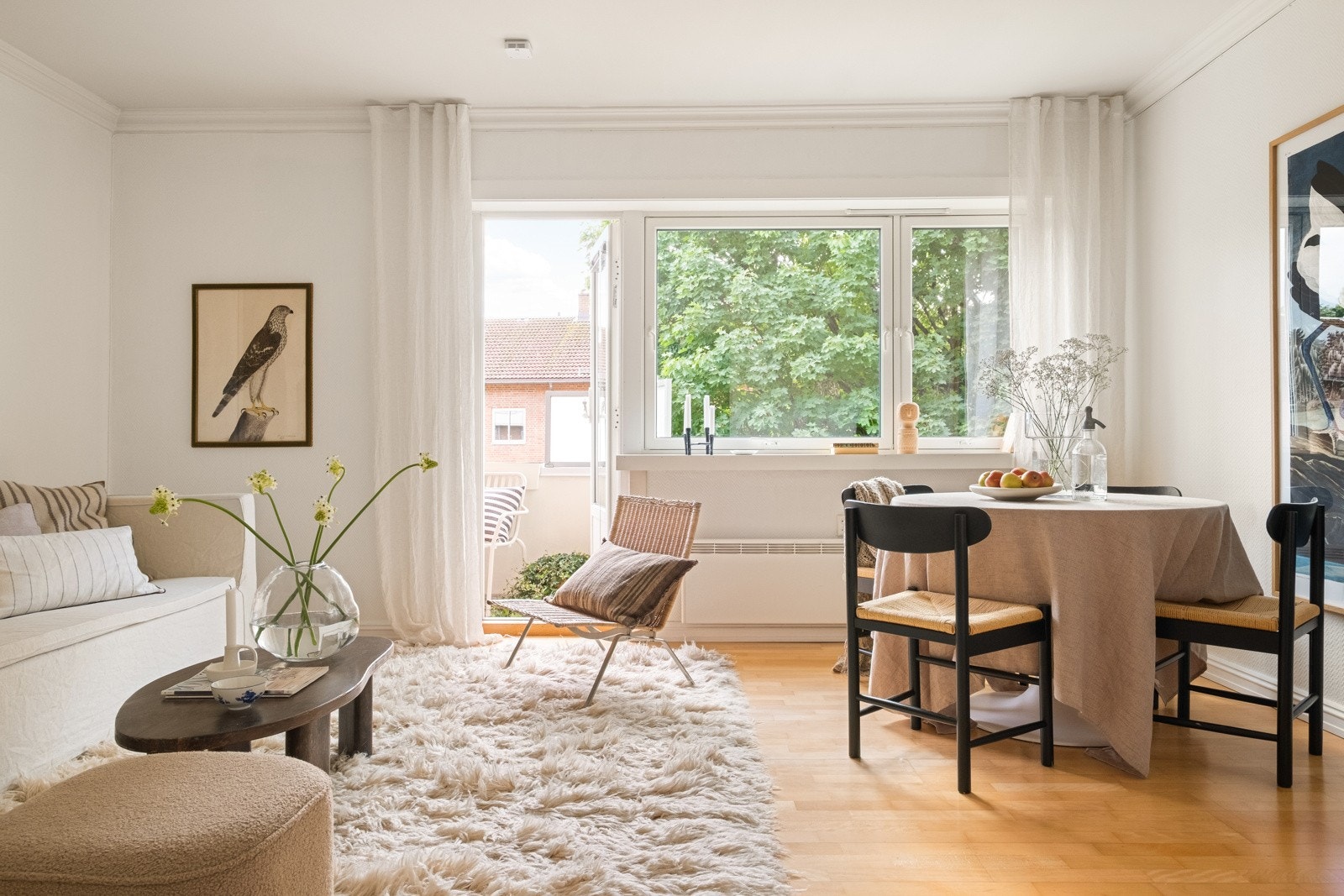 Beliggenheten i tredje etasje gir fint utsyn og minimalt med innsyn. Galleribilde