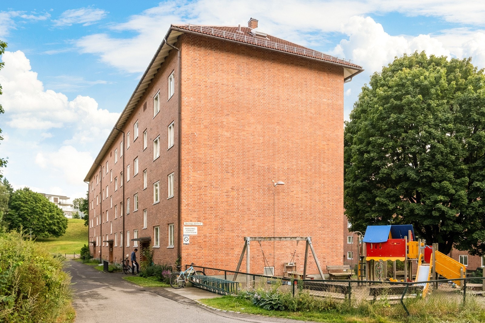 Det ble gjennomført fasade- og balkongrehabilitering i 2016/2017. Galleribilde