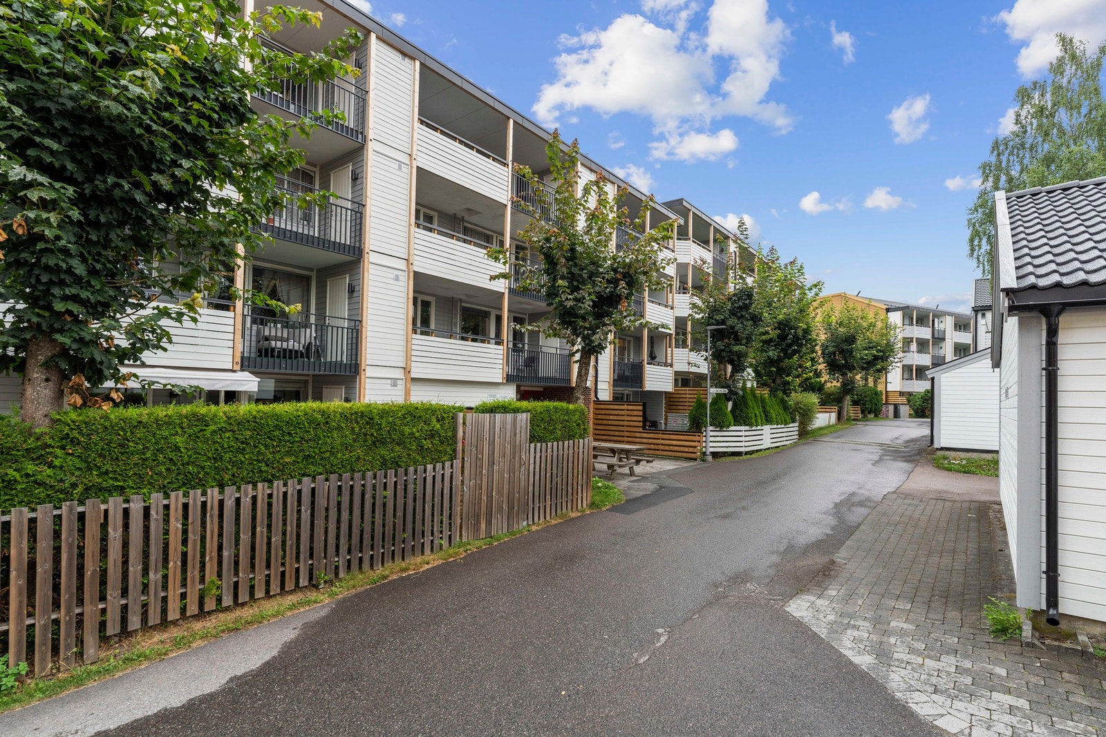 Leiligheten ligger i byggets andre etasje. Galleribilde