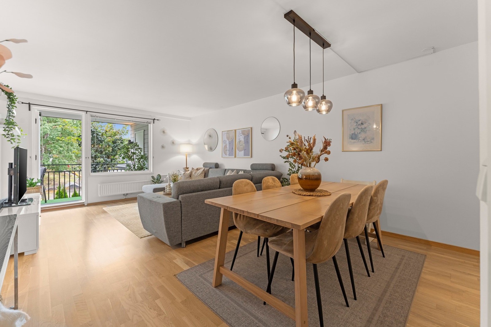 Leiligheten holder en god standard og har blant annet bad og kjøkken fra 2014. Galleribilde