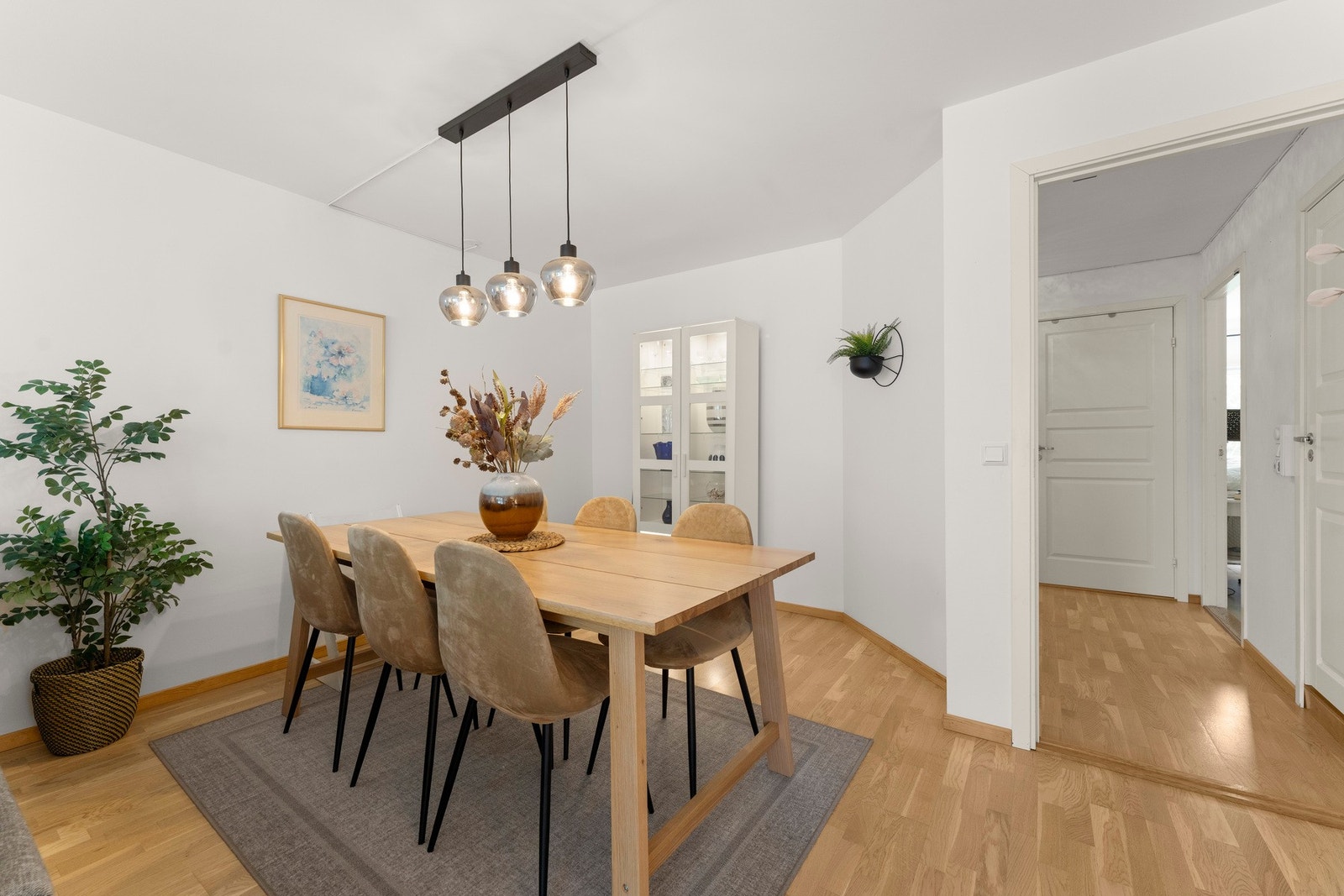 Det er radiatorer i stue, kjøkken og alle soverom. Galleribilde