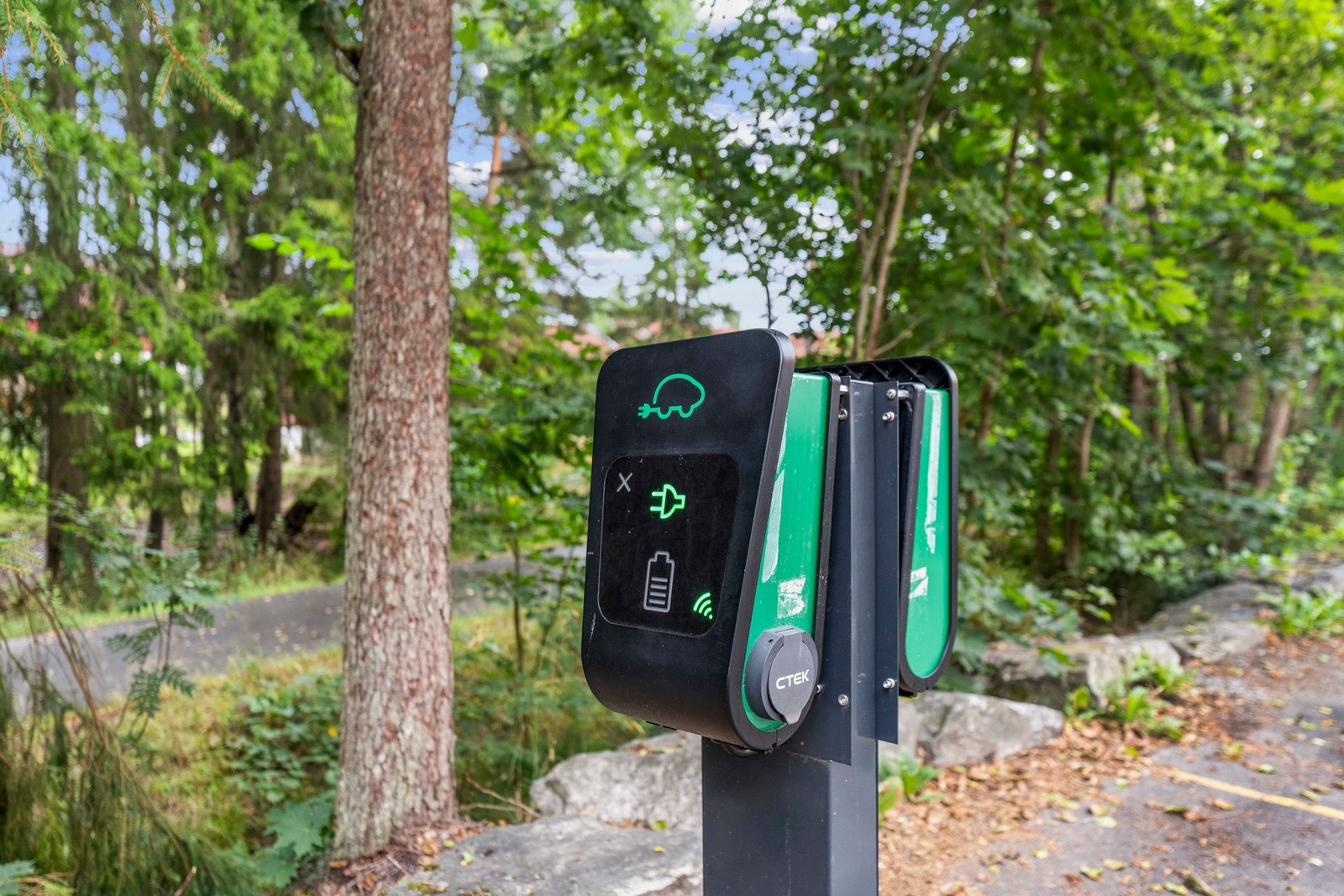 Det er etablert ladere på borettslagets eiendom. Galleribilde