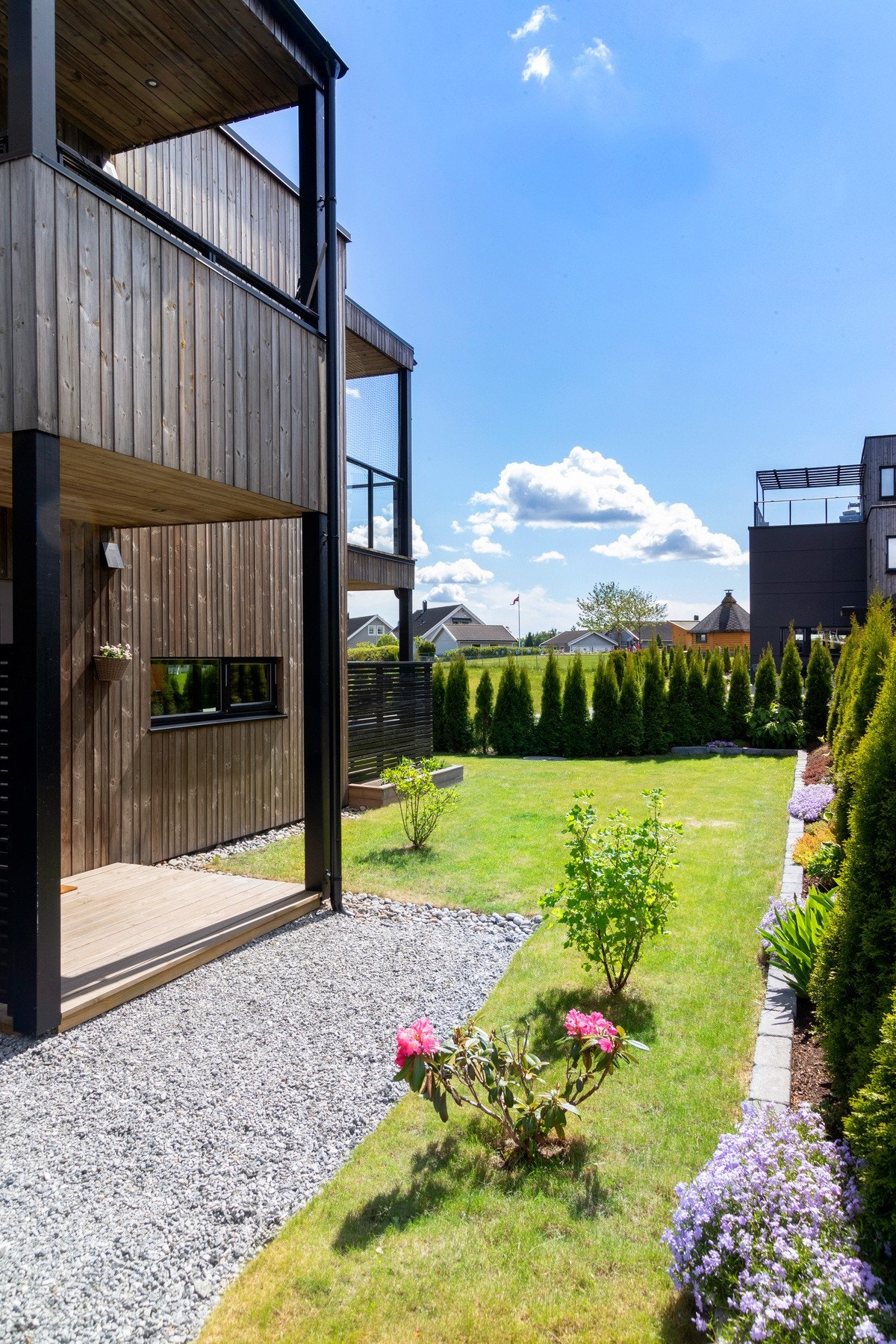 Leiligheten har innvendig bod for lagring, se plantegning. Egen utvendig bod også. Galleribilde