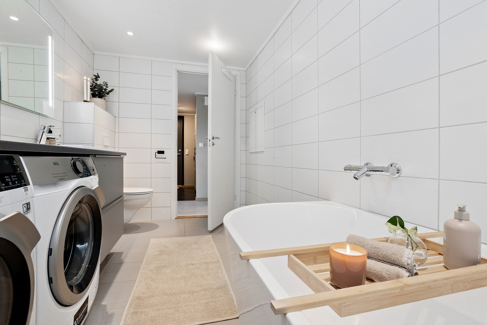 Bad/vaskerom. Har har du både dusj og badekar i ett. Galleribilde