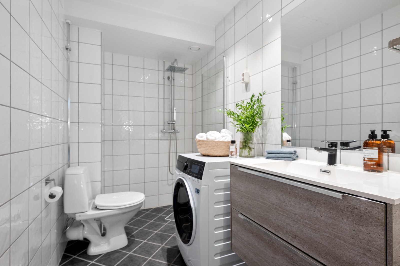 Bad fra 2005 da bygget ble gjort om til leiligheter Galleribilde