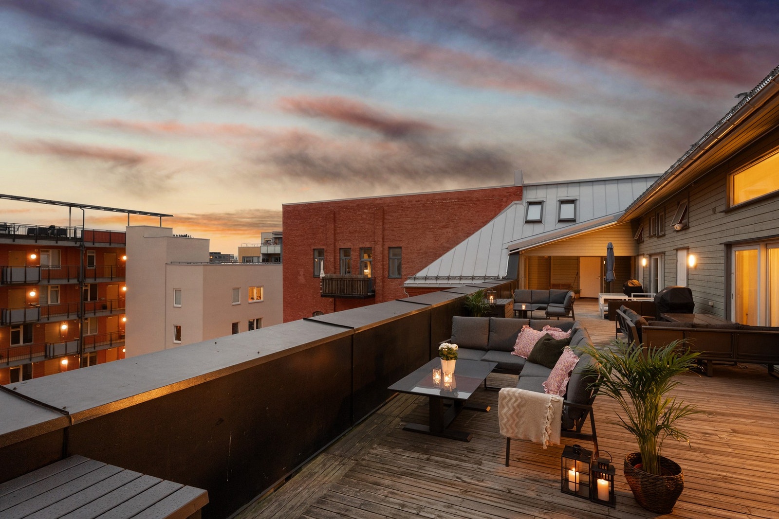 Superfin leilighet med stor felles takterrasse kun én etasje opp fra leiligheten Galleribilde