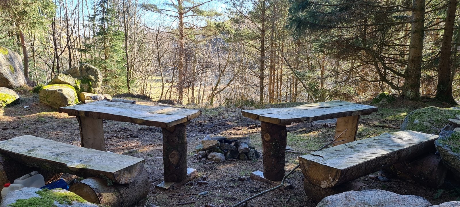 Grillplass ca 10 minutter å gå fra hyttefeltet i Sjøbodvikåsen Galleribilde