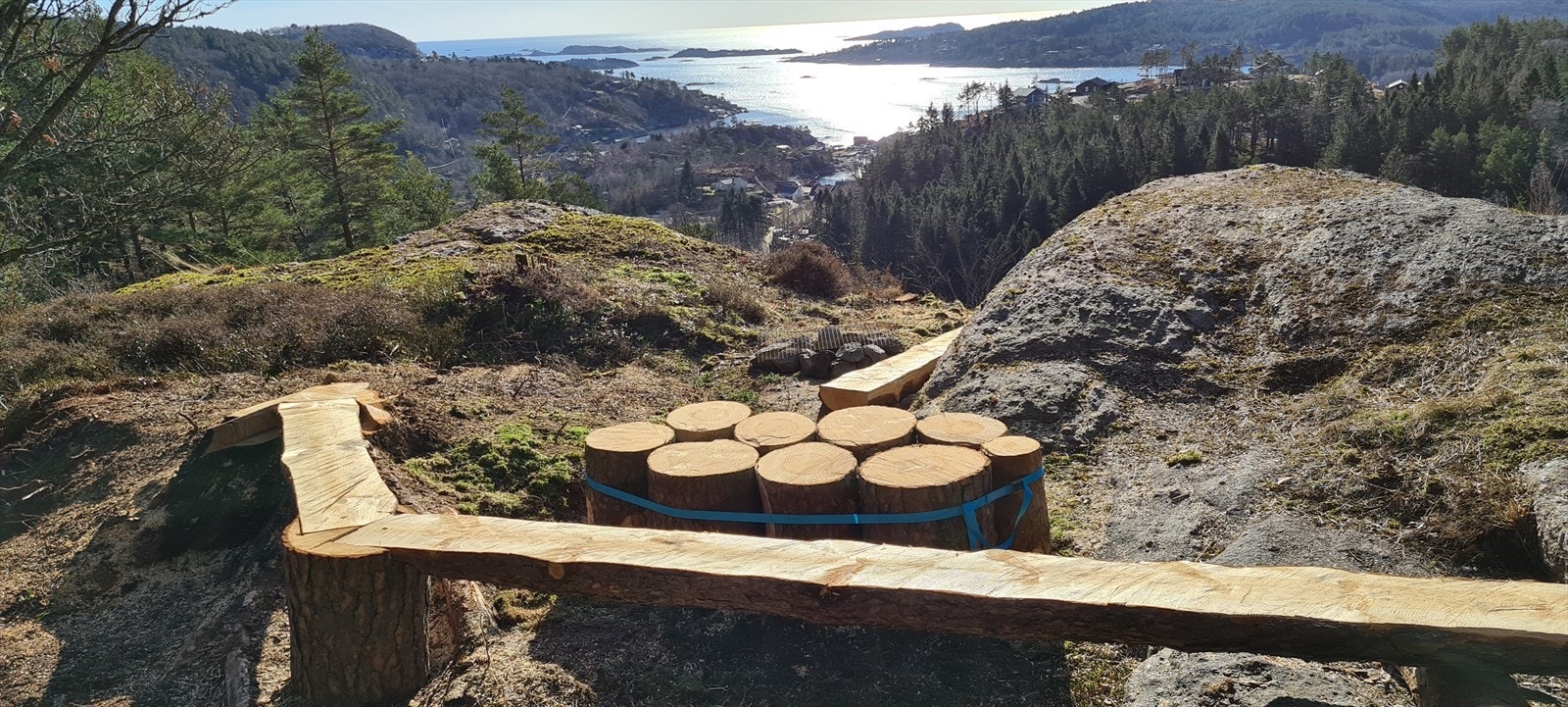 Grillplass med panoramautsikt ca 25 minutter å gå fra Sjøbodvikåsen hyttefelt Galleribilde