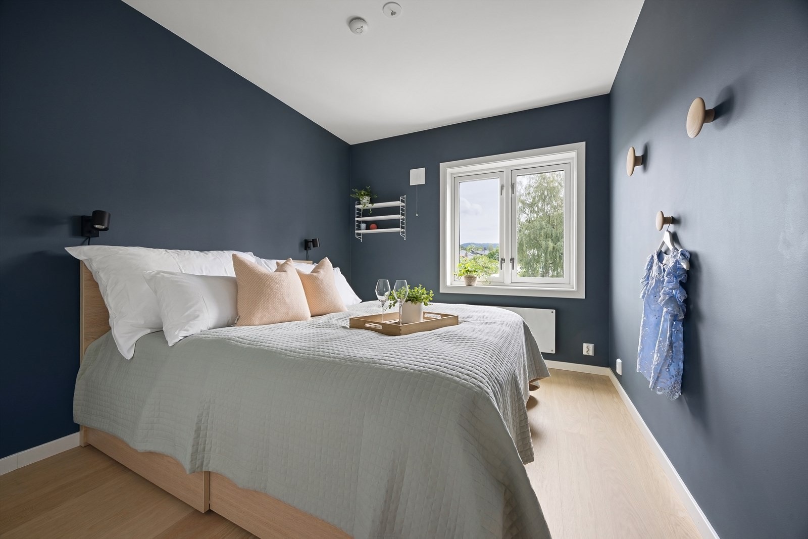 Romslig hovedsoverom med god plass til dobbeltseng. Galleribilde
