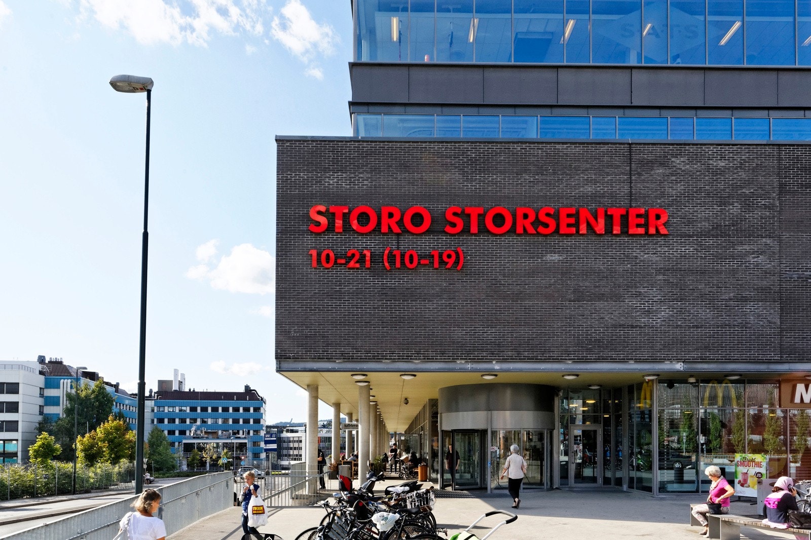 Storo Storsenter er i gangavstand og har 140 butikker, restauranter, samt helsetjenester og treningsfasiliteter Galleribilde