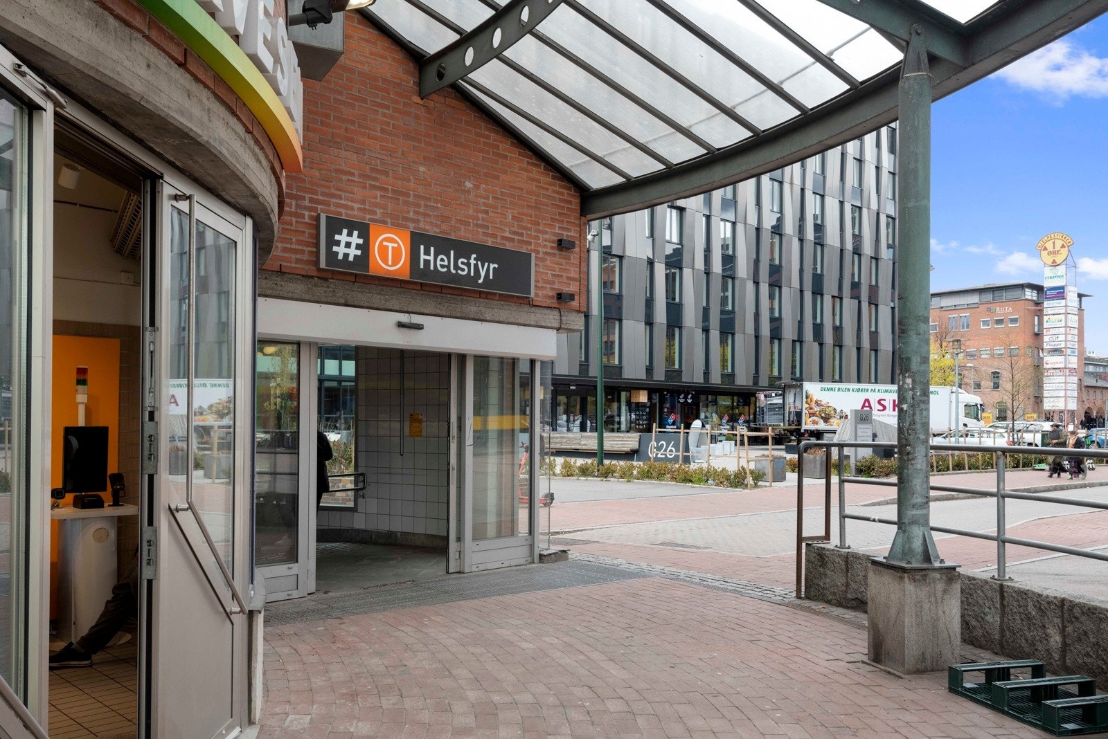 Helsfyr t-bane. Galleribilde