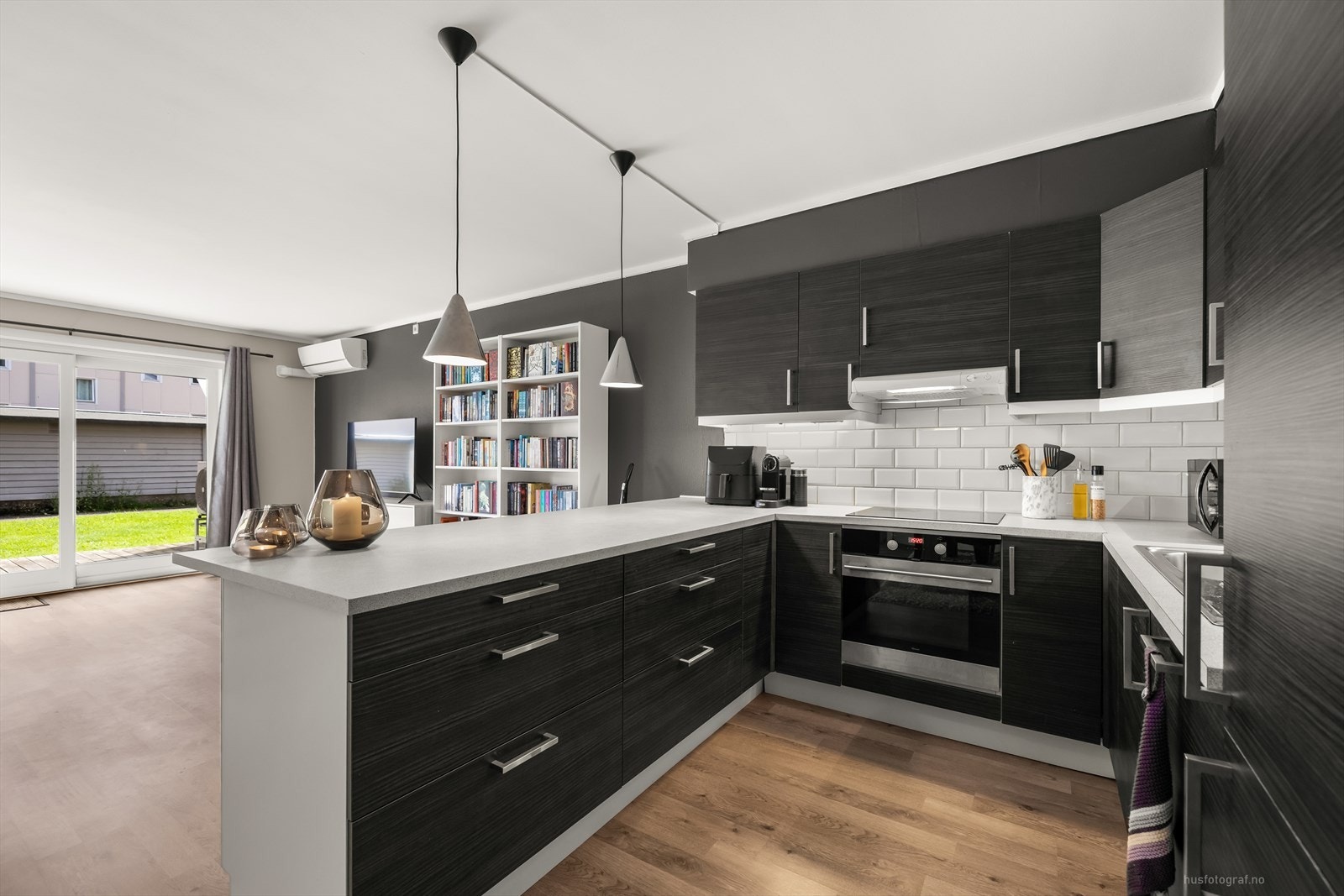 Kjøkkenet fremstår som moderne og delikat. Galleribilde