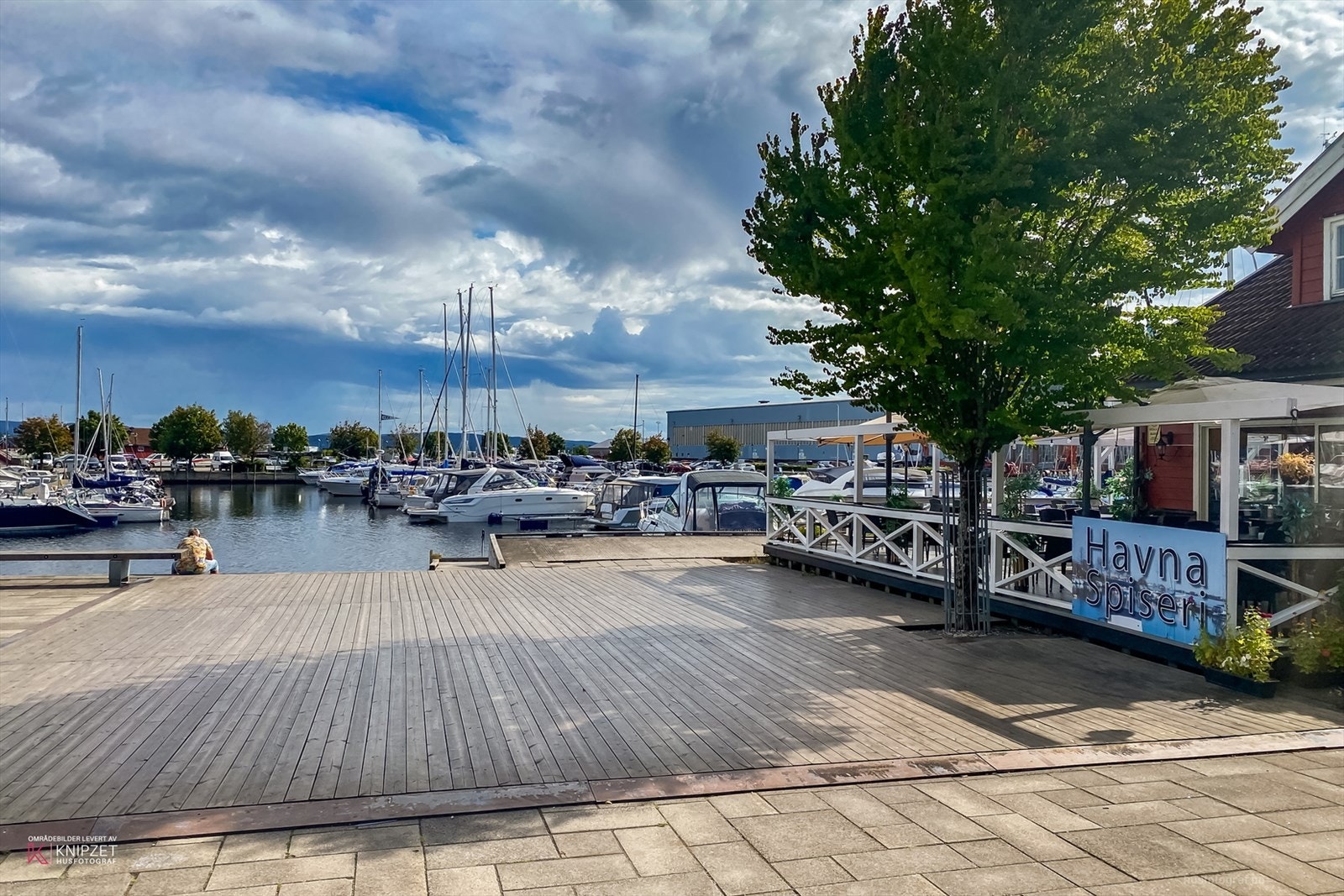 Kort vei ned til idyllisk bryggeliv med flere restauranter Galleribilde