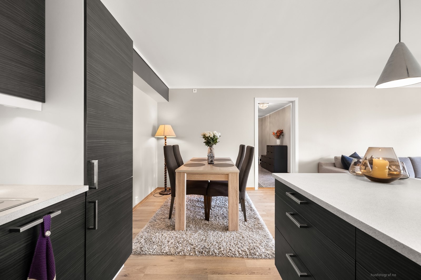 Praktisk, moderne kjøkkenløsning. Galleribilde