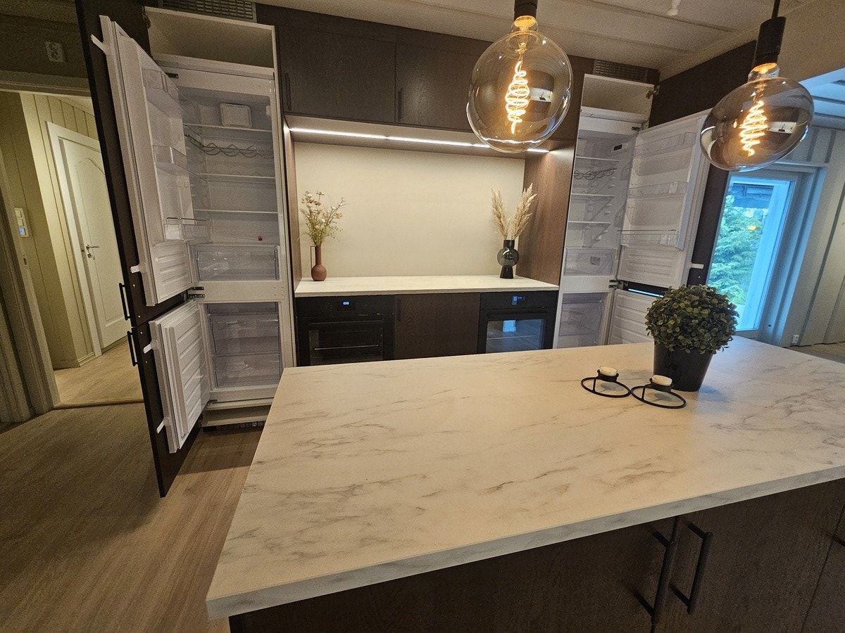 Godt med lagringsplass i kjøleskap og frysere. Galleribilde