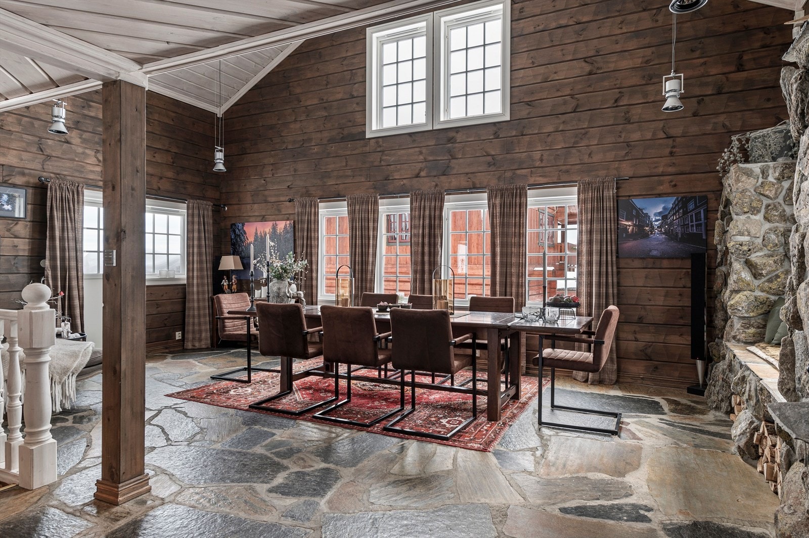 Et herlig rom å samle både familie og venner til hyggelige sammenkomster. Galleribilde