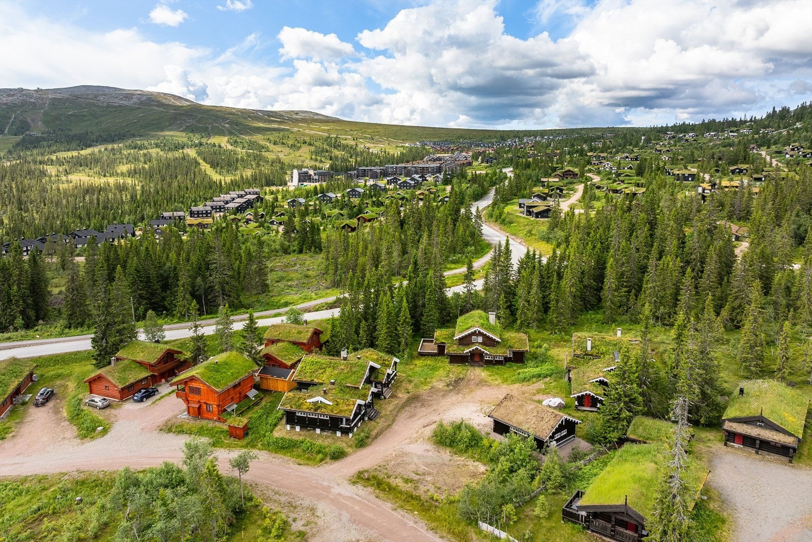 Trysilfjellet er kjent for sine flott preparerte løyper, og har i tillegg til vinteraktiviteter mange fine sommeraktiviteter som sykling og golf. Galleribilde