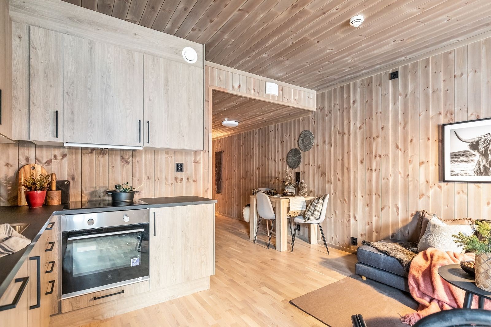 Spisegruppe, rett ved kjøkkenet. Galleribilde