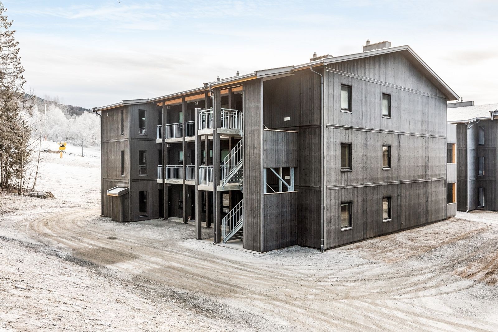 Beliggende helt inntil alpinbakken. Gangavstand til Gondolen for de som ønsker enkel tilgang til langrennsløyper. Galleribilde