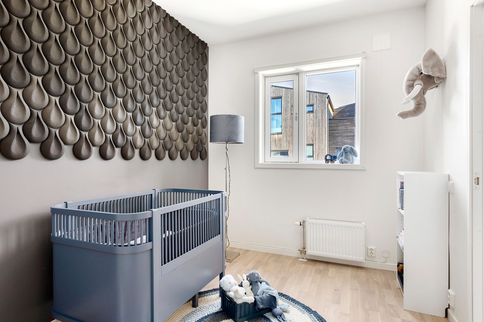 Det er god plass til seng og garderobe til de minste. Galleribilde