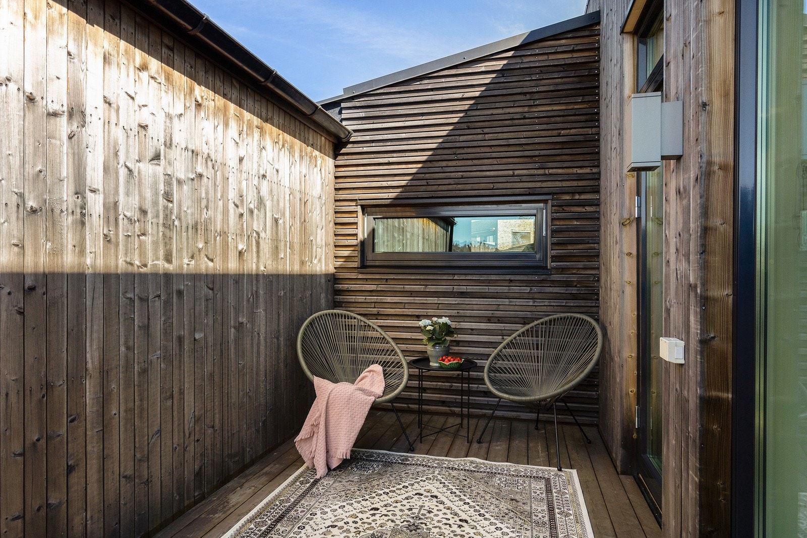 Takterrassen er inntrukket og skjermet for vær og innsyn. Galleribilde