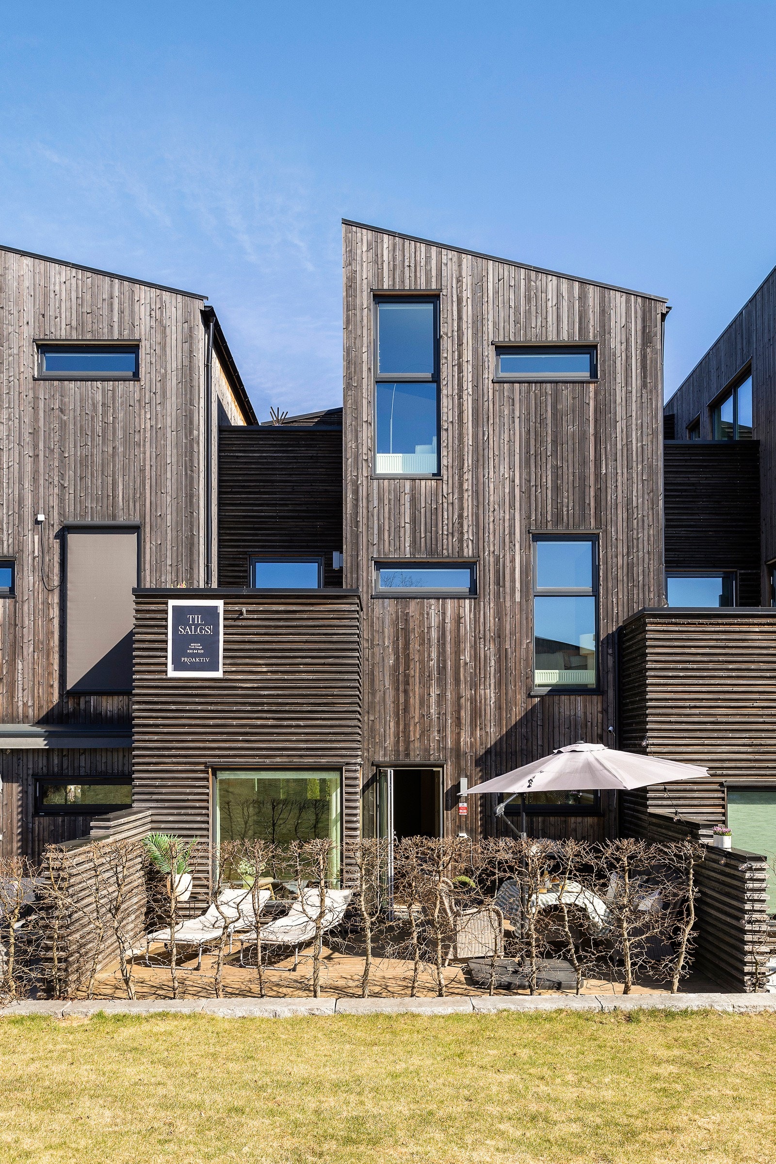 Terrassen er på ca. 22 kvm og har god plass til utemøblement og grill. Galleribilde