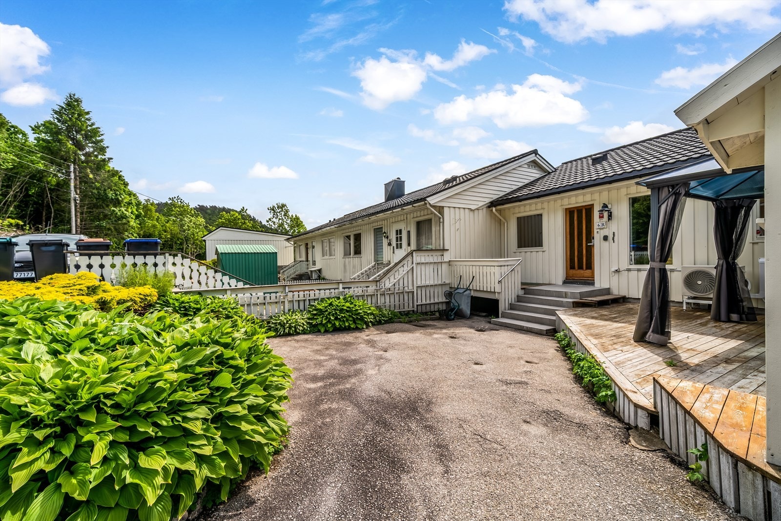 Innkjørsel og inngangsparti Galleribilde