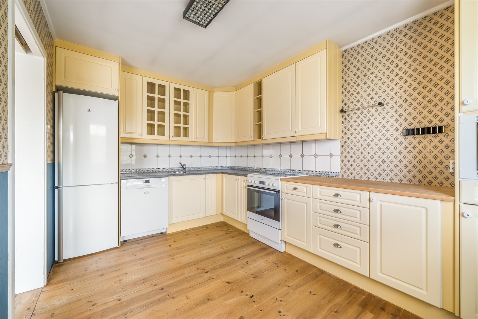 Kjøkken inkl. hvitevarer. Galleribilde