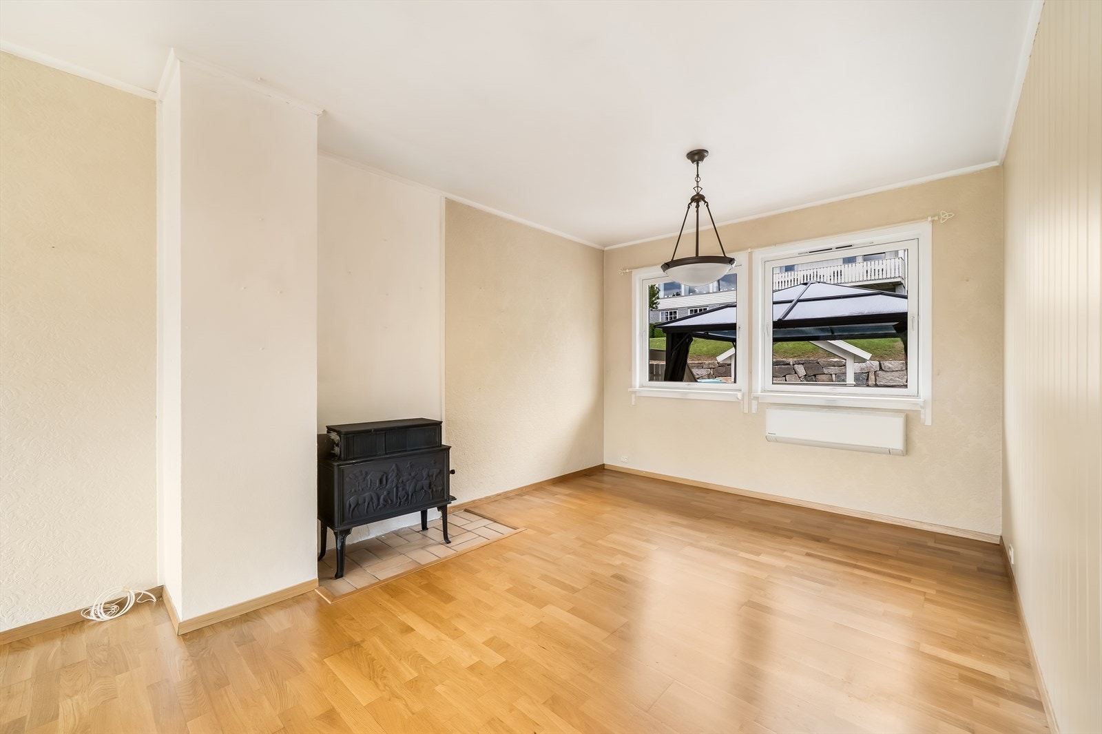 Varmepumpe (2024) og eldre vedovn Galleribilde