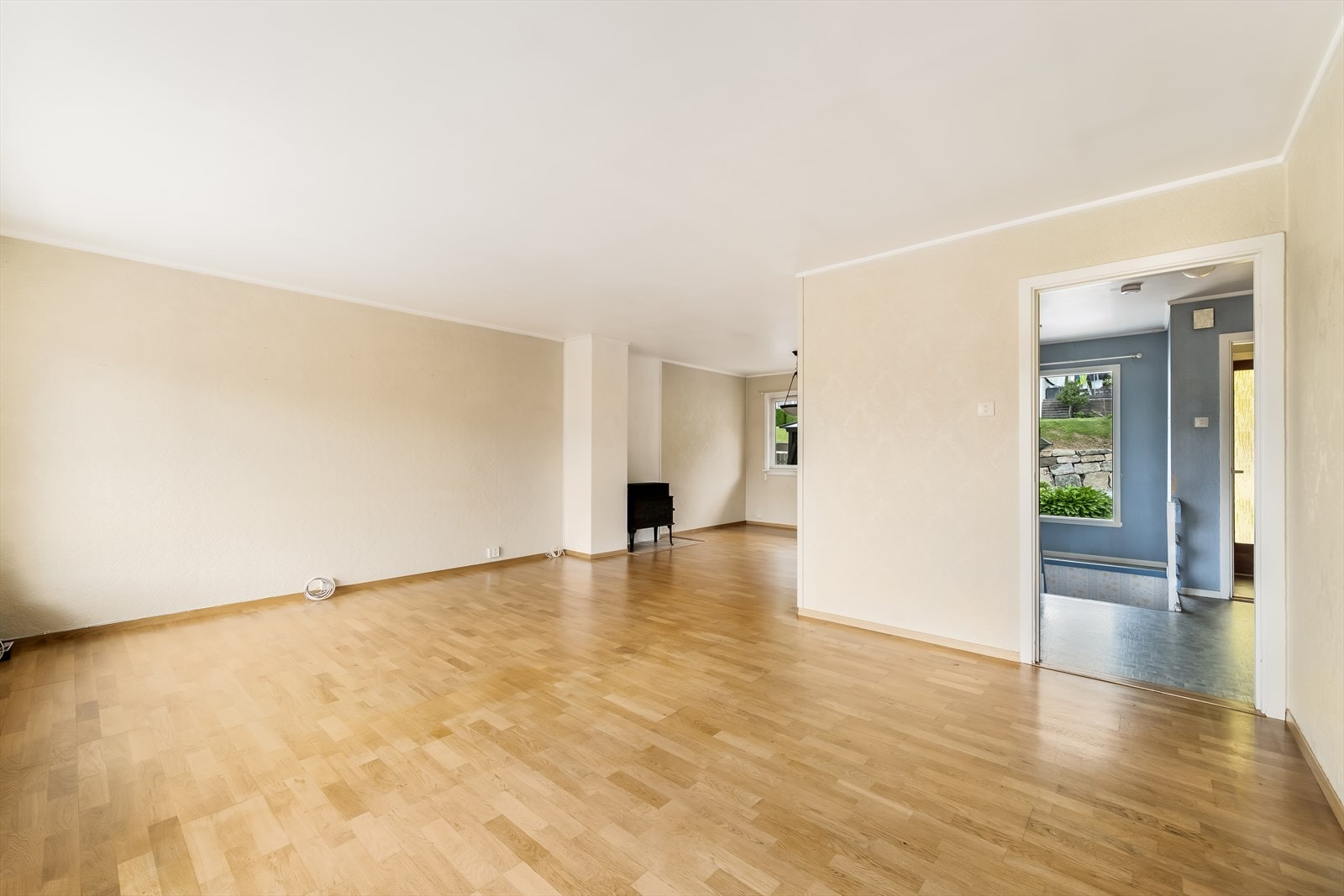 Stue med vedovn og varmepumpe Galleribilde