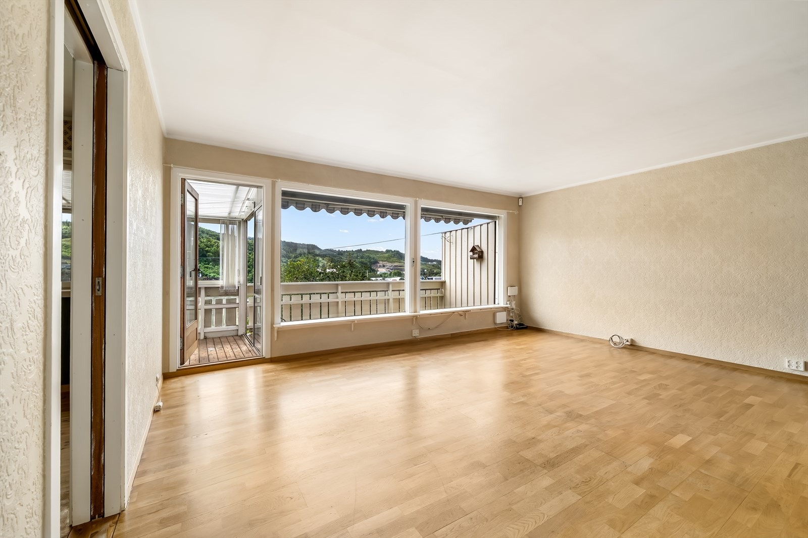 Utgang fra stue til veranda med innglasset del Galleribilde