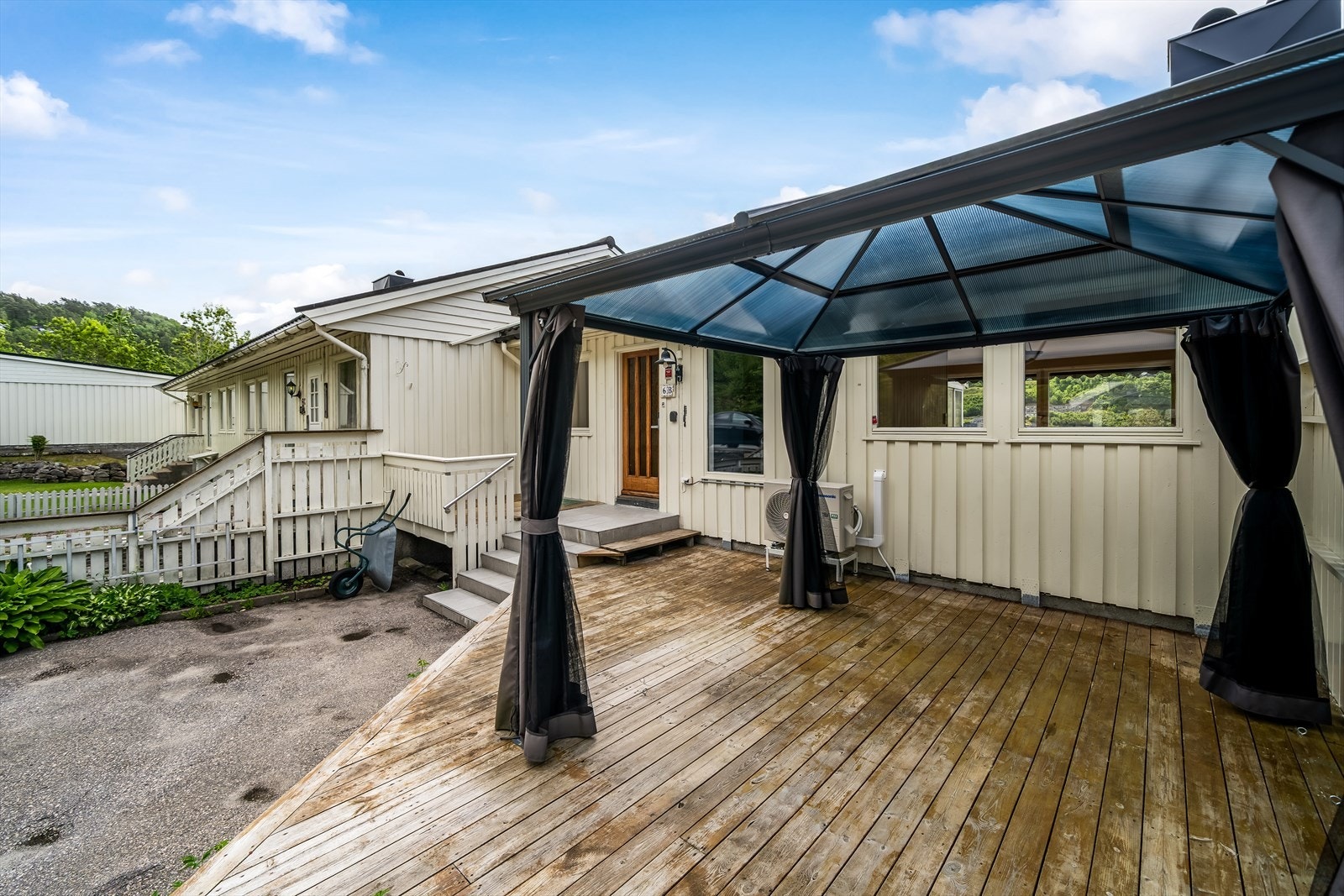 Terrasse med pergola Galleribilde