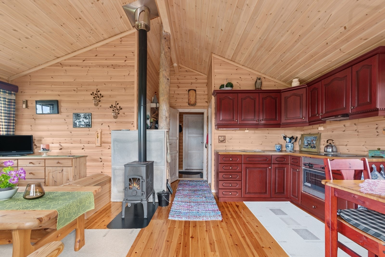 God skap- og benkeplass. Galleribilde