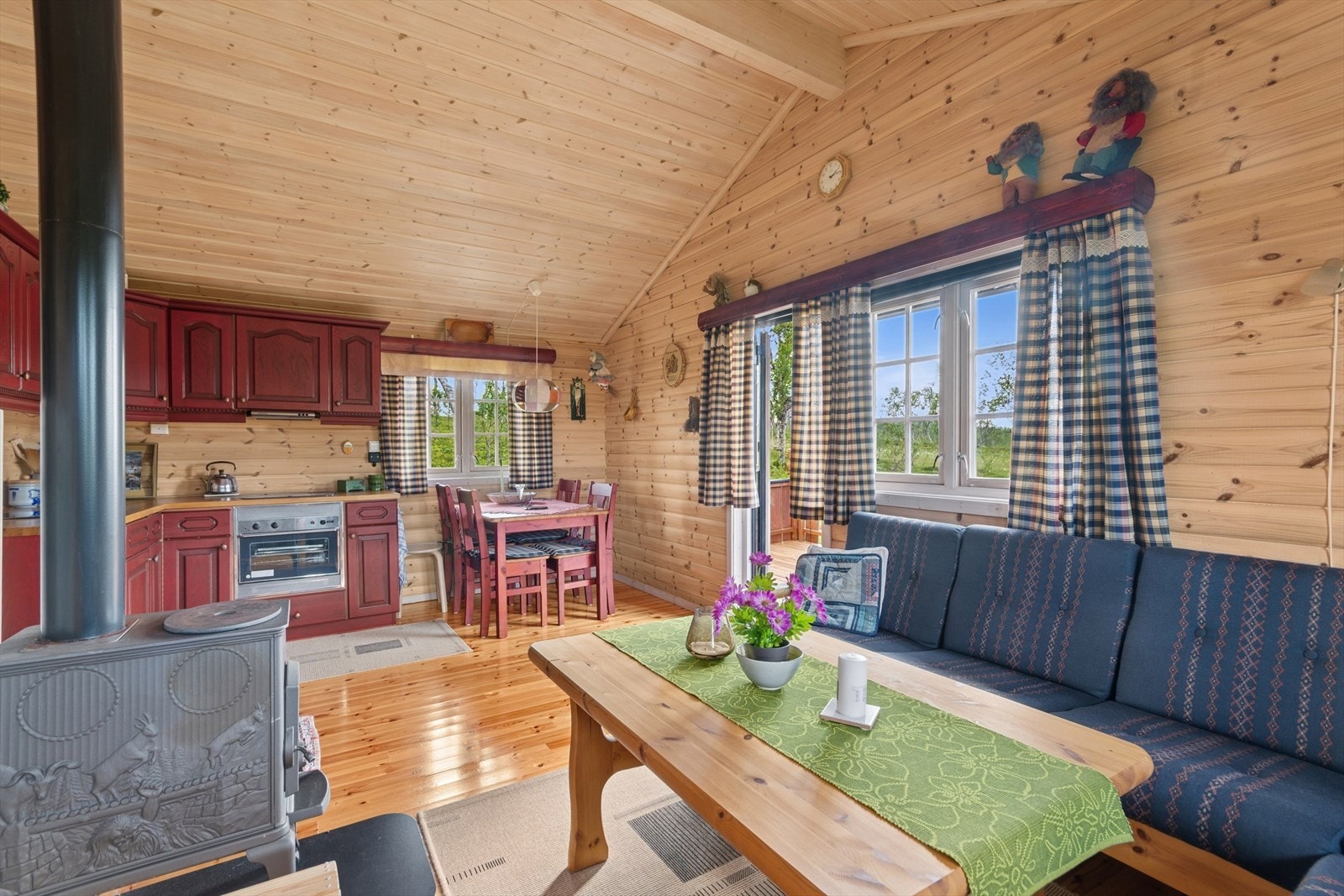 Åpen stue- og kjøkkenløsning, dette gir en fin romfølelse. Galleribilde