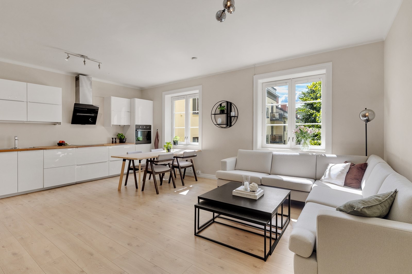 Velkommen til Uelands gate 46 - En lys, pen og innbydende 3-romsleilighet beliggende på attraktive Alexander Kiellands plass. Galleribilde