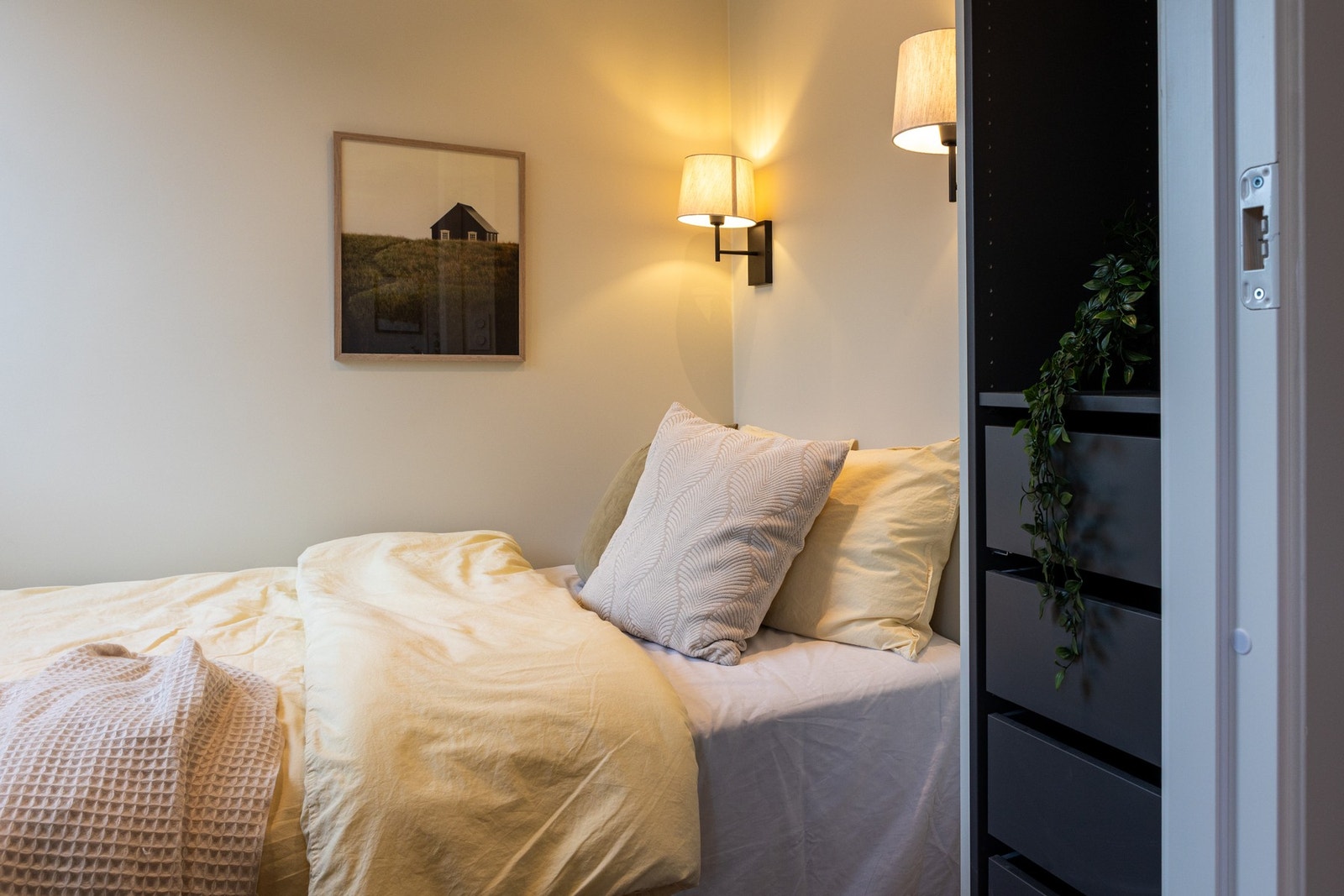 Svært eksklusive, innebygde garderobeskap på soverom. Galleribilde