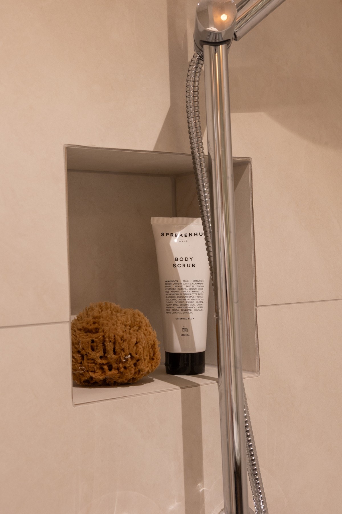 Innfelt nisje i dusjen. Galleribilde