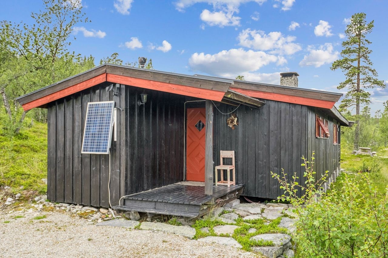 Overbygget inngangsparti hvor morgenkaffen kan nytes Galleribilde