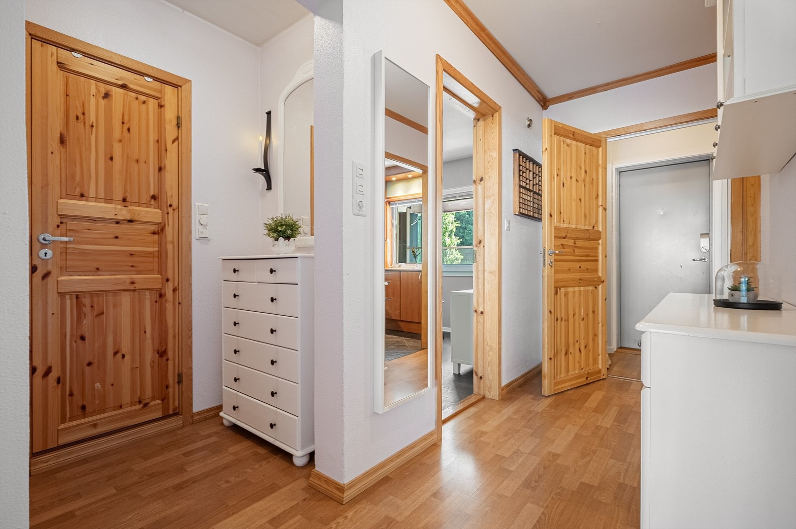 Fra gang er det tilkomst til alle rom. Galleribilde