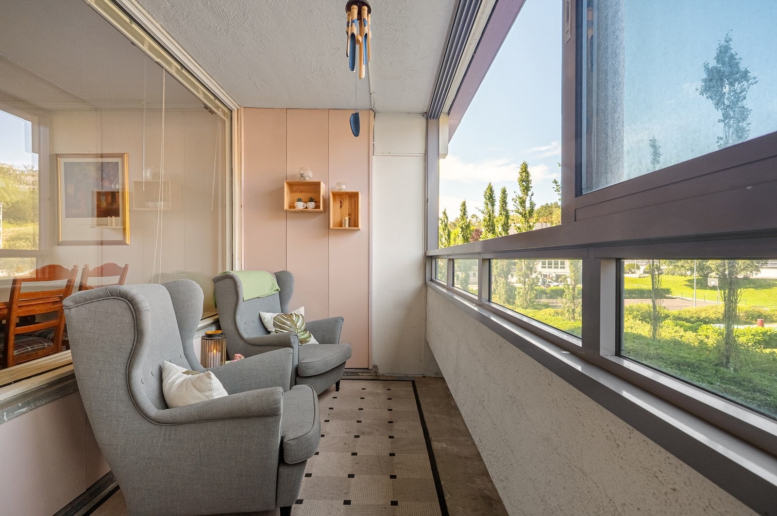 Balkongen måles til ca. 6 m². Galleribilde