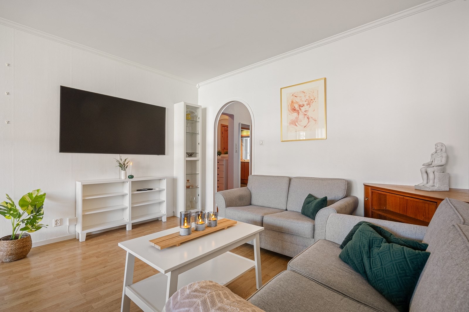 God plass til sofa av ønsket størrelse. Galleribilde