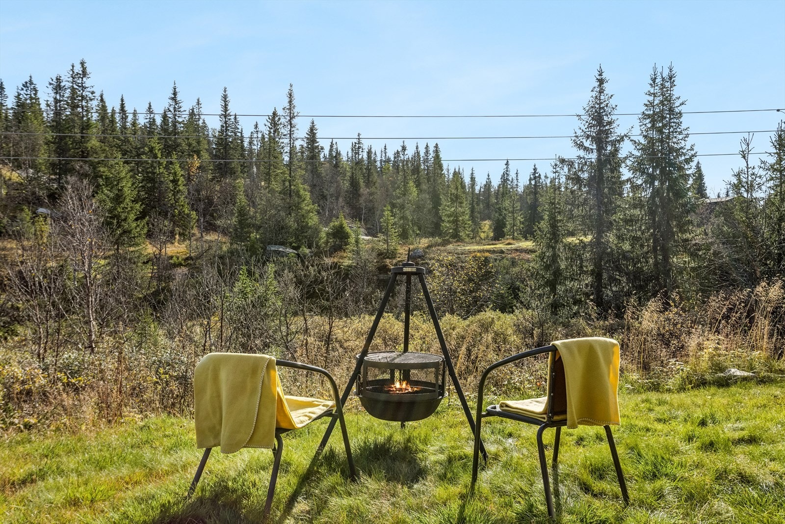 Hyggelig plass til å sette bålpanna og høre elva sildre forbi. Galleribilde