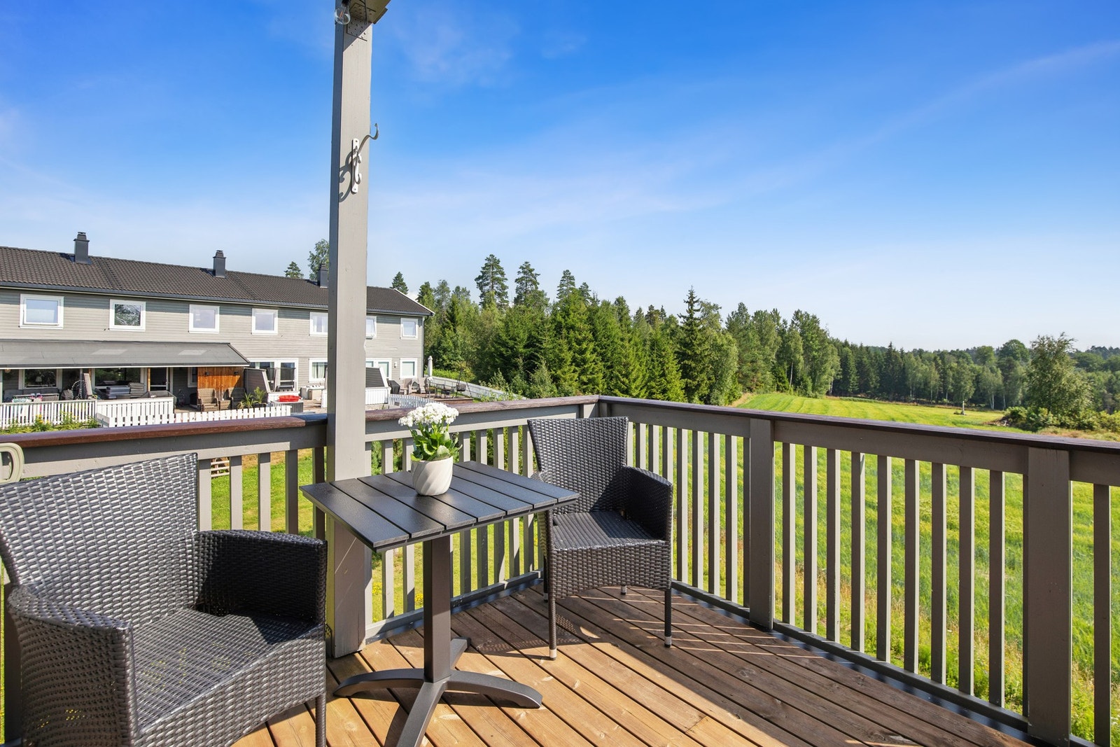 Perfekt for morgenkaffen eller middager i kveldssol. Galleribilde