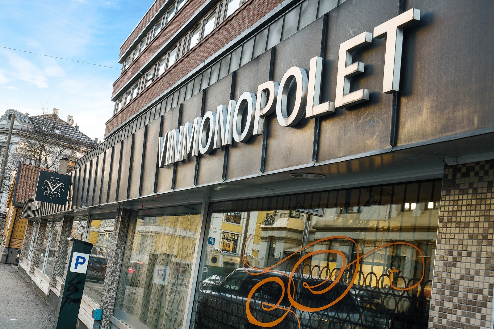 Vinmonopolet på Briskeby ligger ca 600 meter fra leiligheten Galleribilde