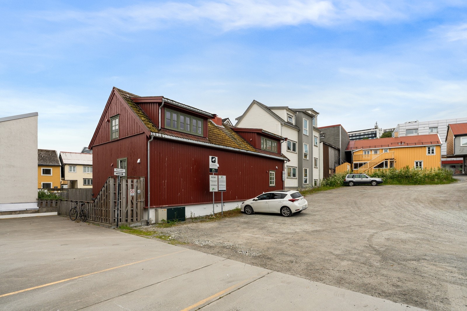 Supersentral beliggenhet med gangavstand til alt du trenger, smat kort vei til busstopp med gode bussforbindelser. Galleribilde