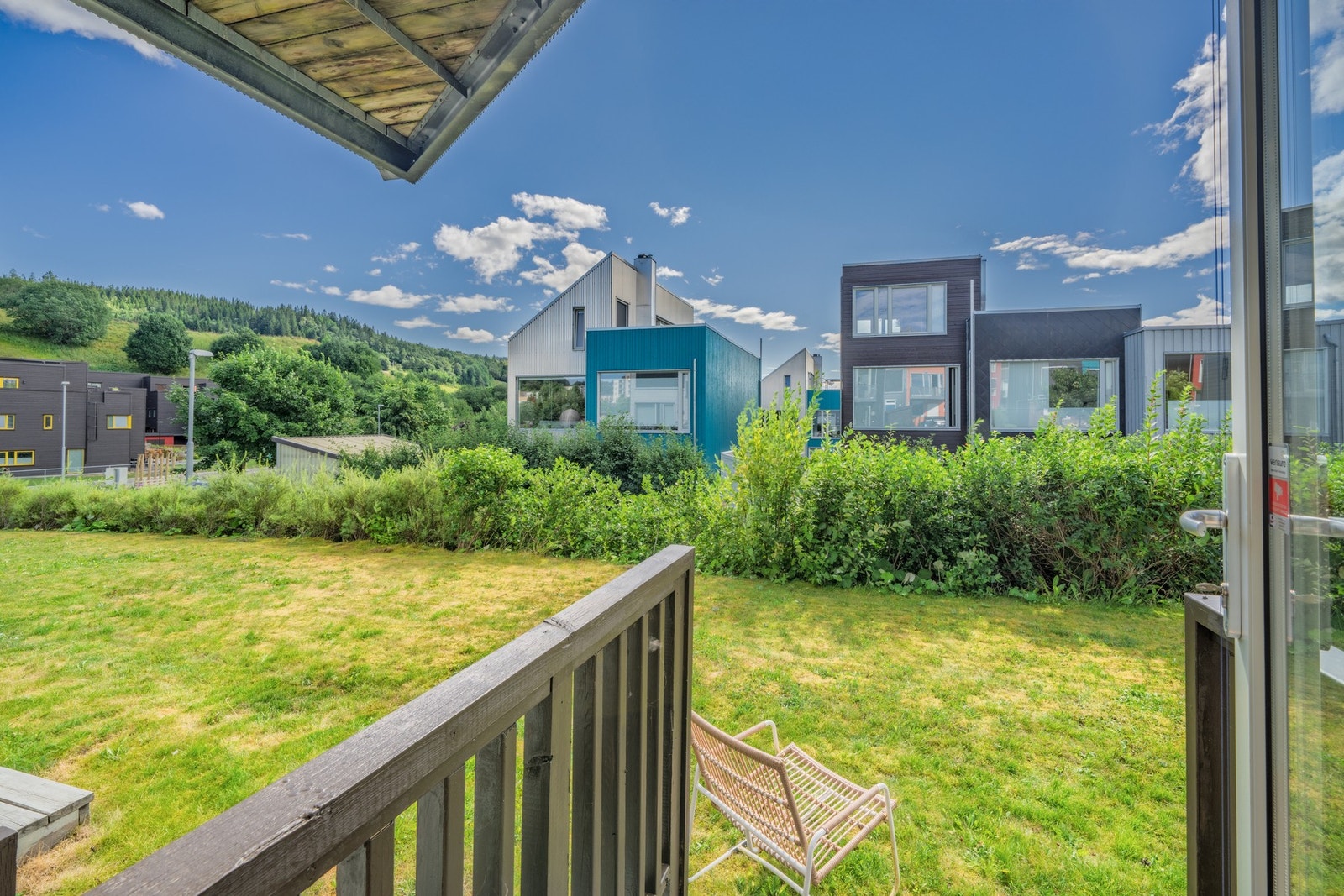 En av tunets beste beliggenheter, med store grøntarealer i front. Galleribilde