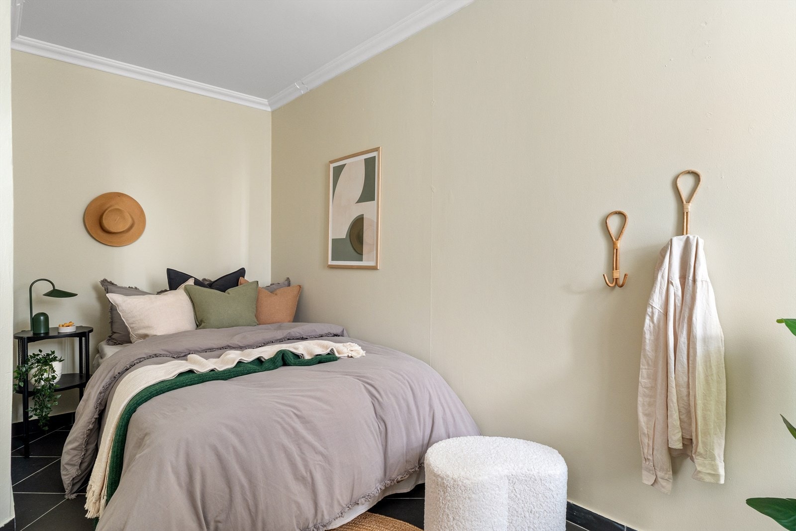 Soverommet er ca. 7,5 m² og har plass til dobbeltseng og garderobeskap. Galleribilde