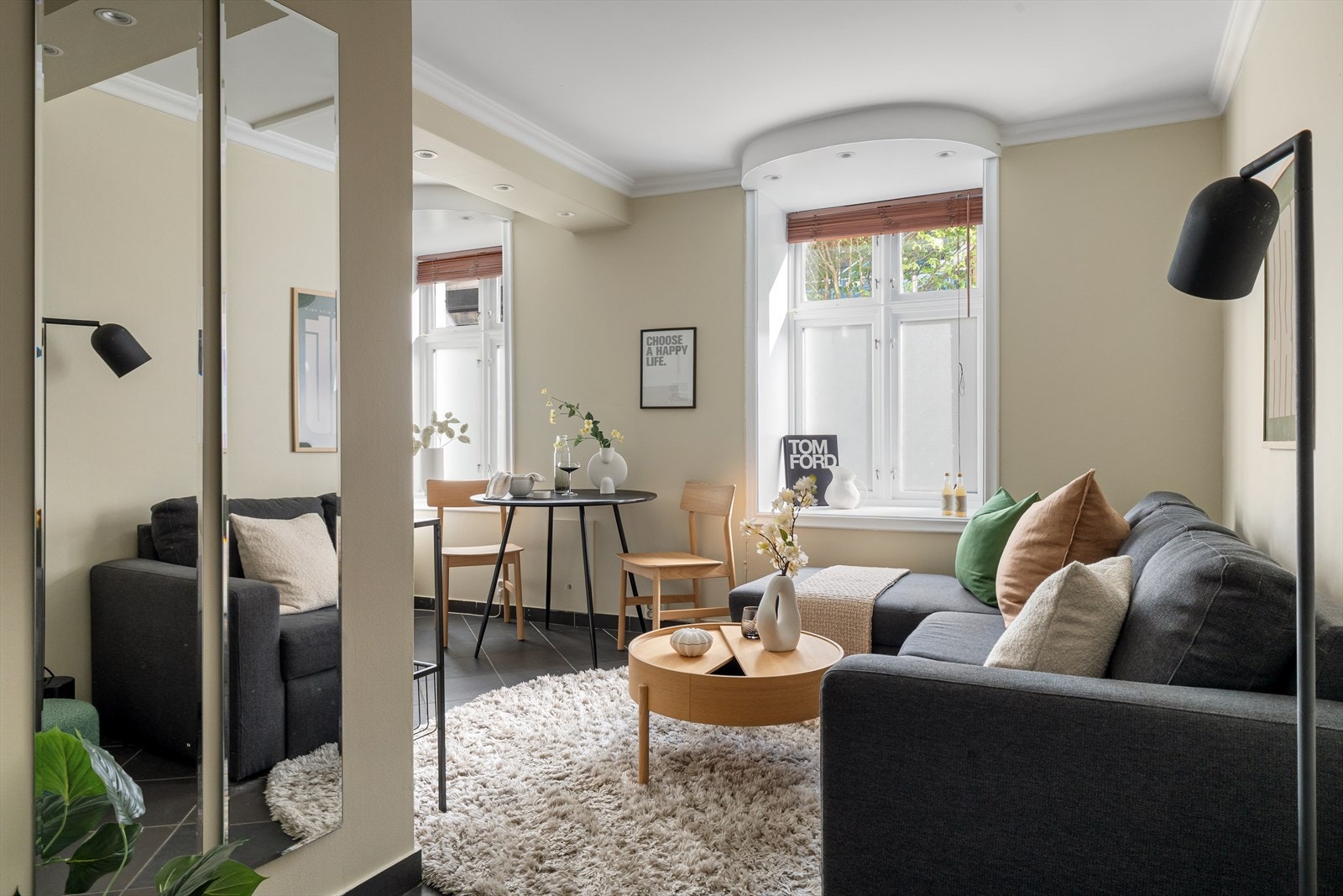 Leiligheten har separat soverom, åpen stue/kjøkkenløsning og bad. Galleribilde